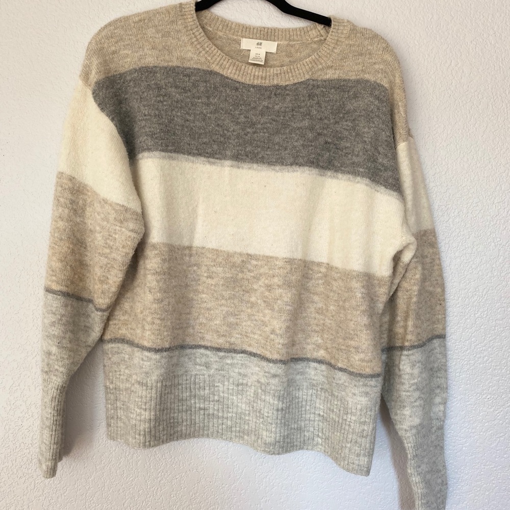 H&M color block crew neck sweater